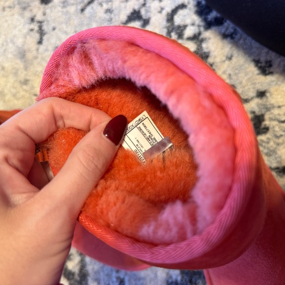 UGG Classic Short in Limited Edition Coral | Women’s Size 7 - Picture 8 of 9